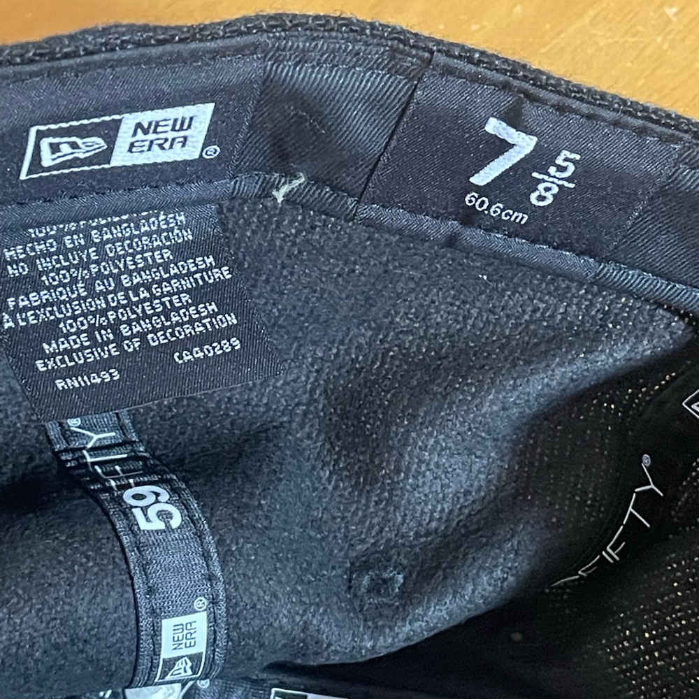 New Era Black and Red LA Cap - Picture 5 of 5